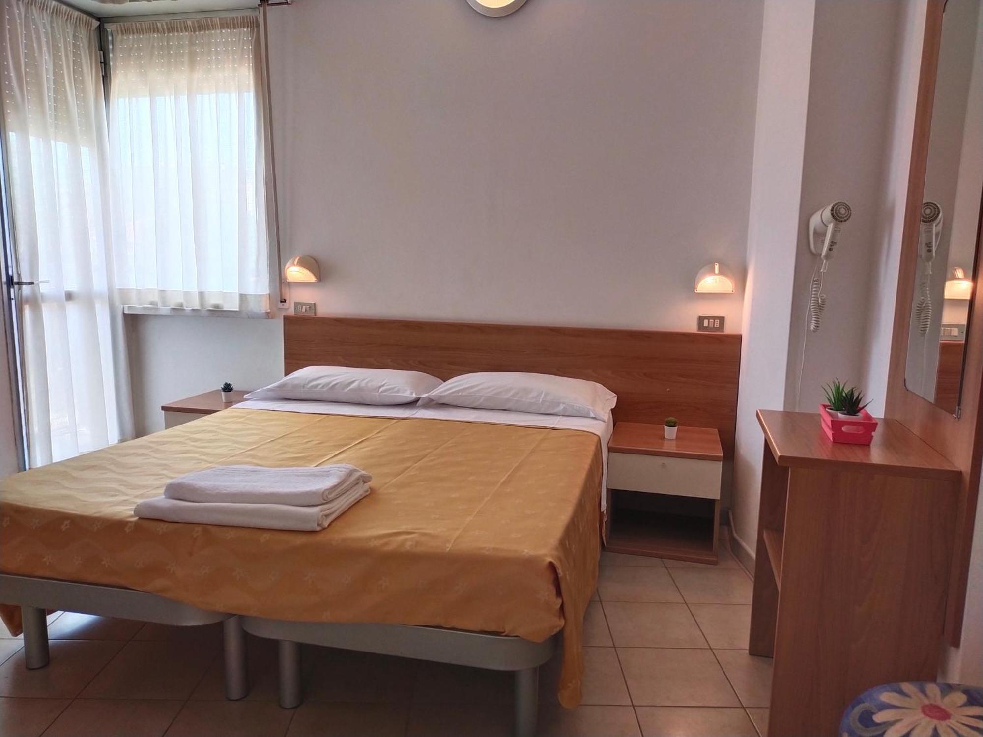 Hotel Goldene Rose Rimini Exterior photo