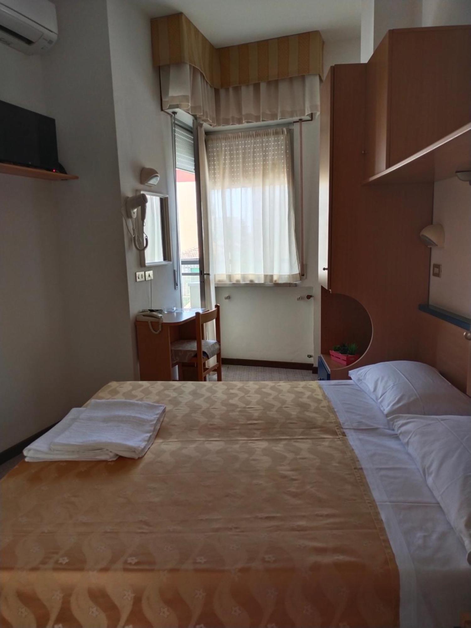 Hotel Goldene Rose Rimini Exterior photo