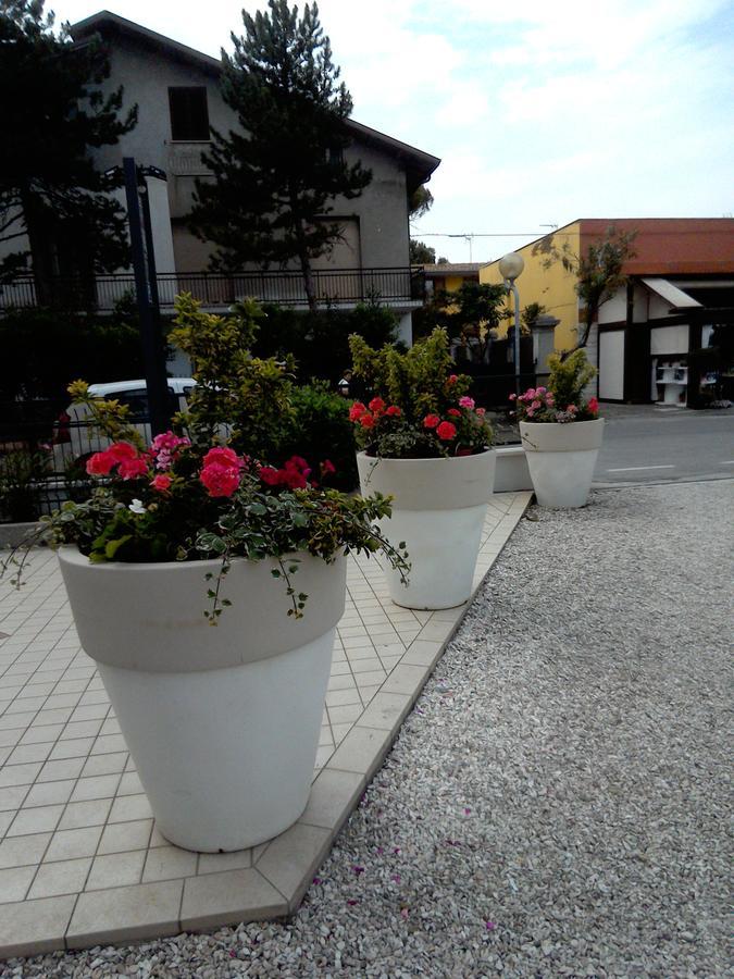 Hotel Goldene Rose Rimini Exterior photo
