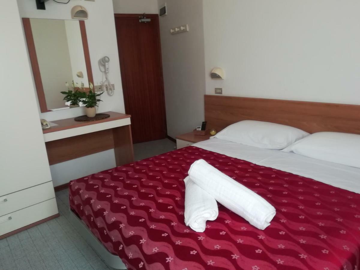 Hotel Goldene Rose Rimini Exterior photo